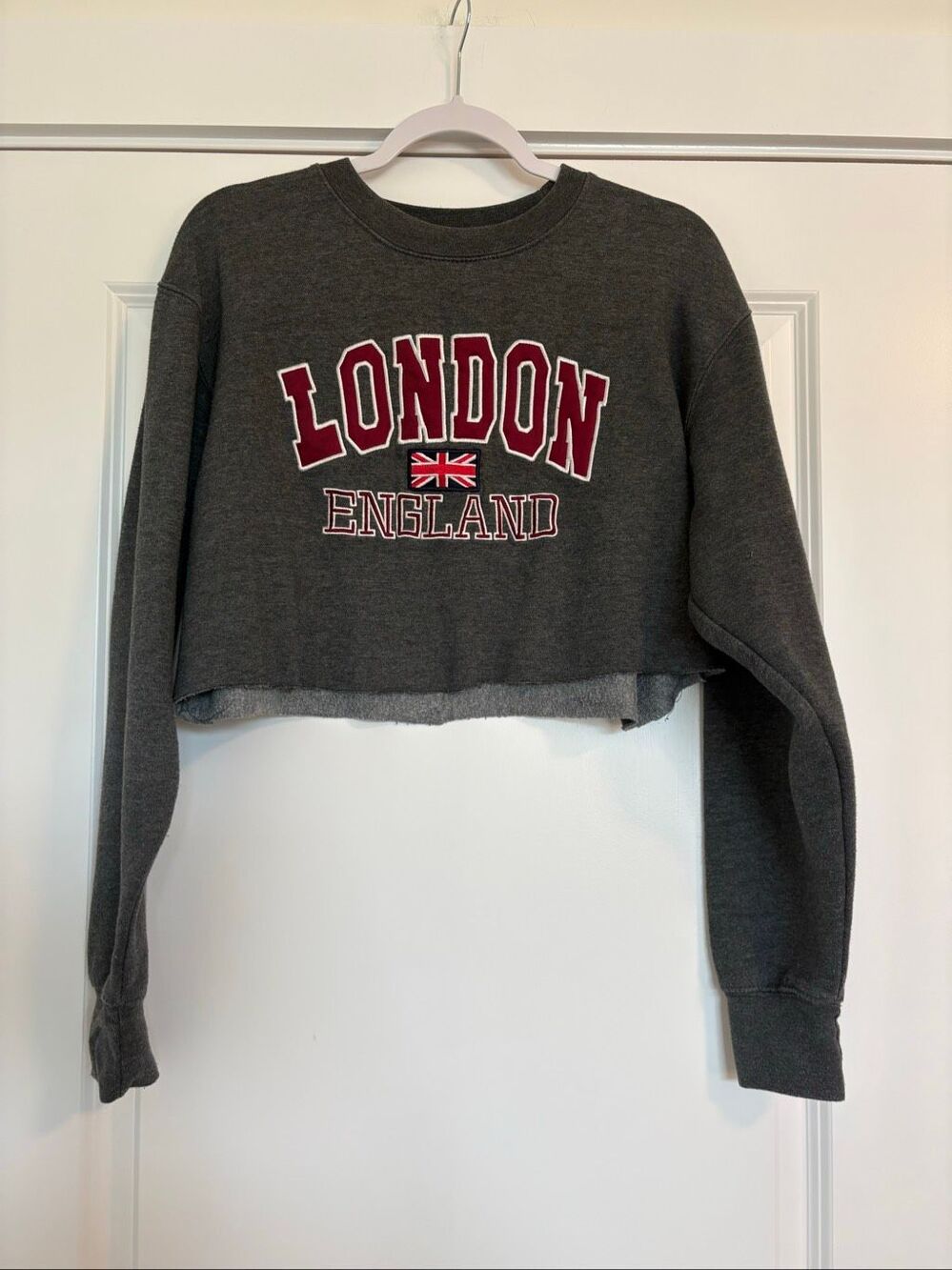 Zone One Embroidered London England Cropped Grey Sweatshirt Size Large